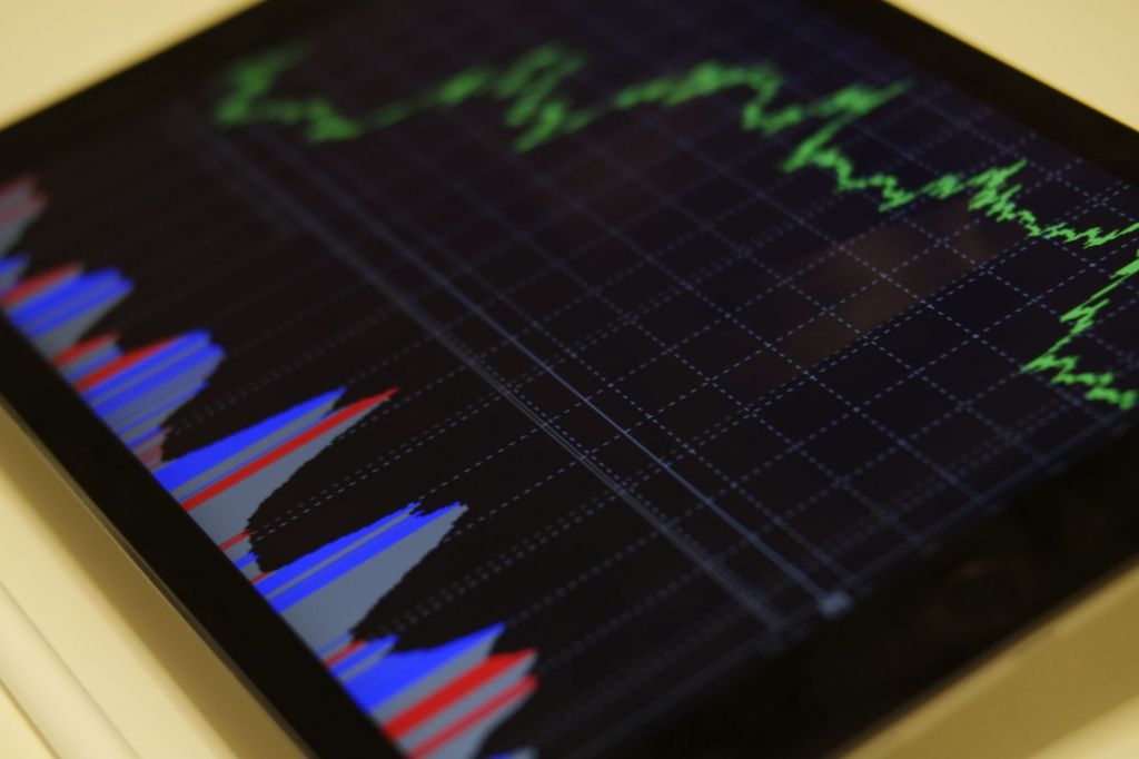 Acciones caen casi 4% mientras riesgo país se acerca a&nbsp;500