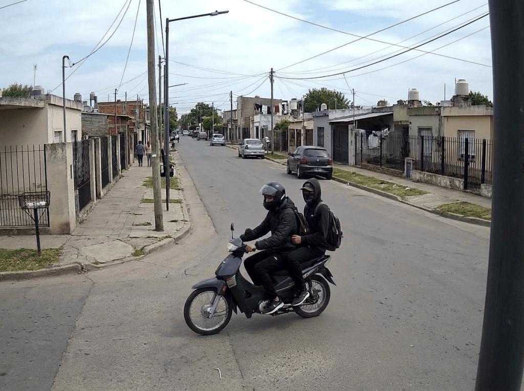 Motochorros golpearon y asaltaron a un grupo de chicos con autismo en González Catán mientras volvían de una institución de educación&nbsp;especial